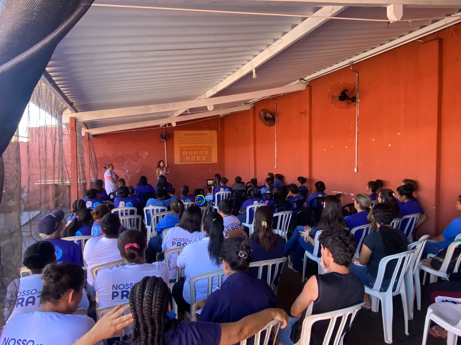 Capacitação e Ação de Saúde no Instituto Acolher Pontal: Enfermagem Municipal em Foco